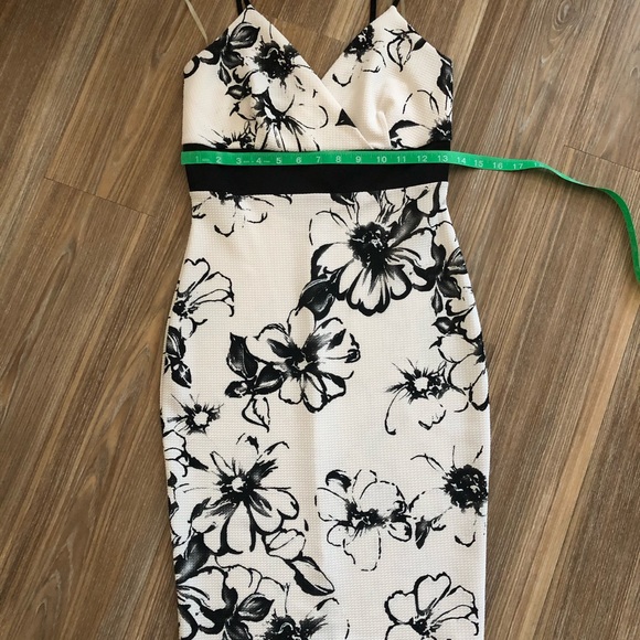 Black and White Knee Length Dress - Picture 7 of 11